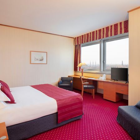 Hotel Crowne Plaza Milan Linate By Ihg San Donato Milanese Exterior foto