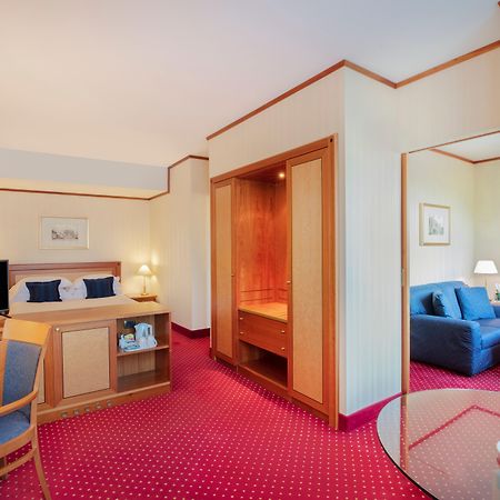 Hotel Crowne Plaza Milan Linate By Ihg San Donato Milanese Exterior foto