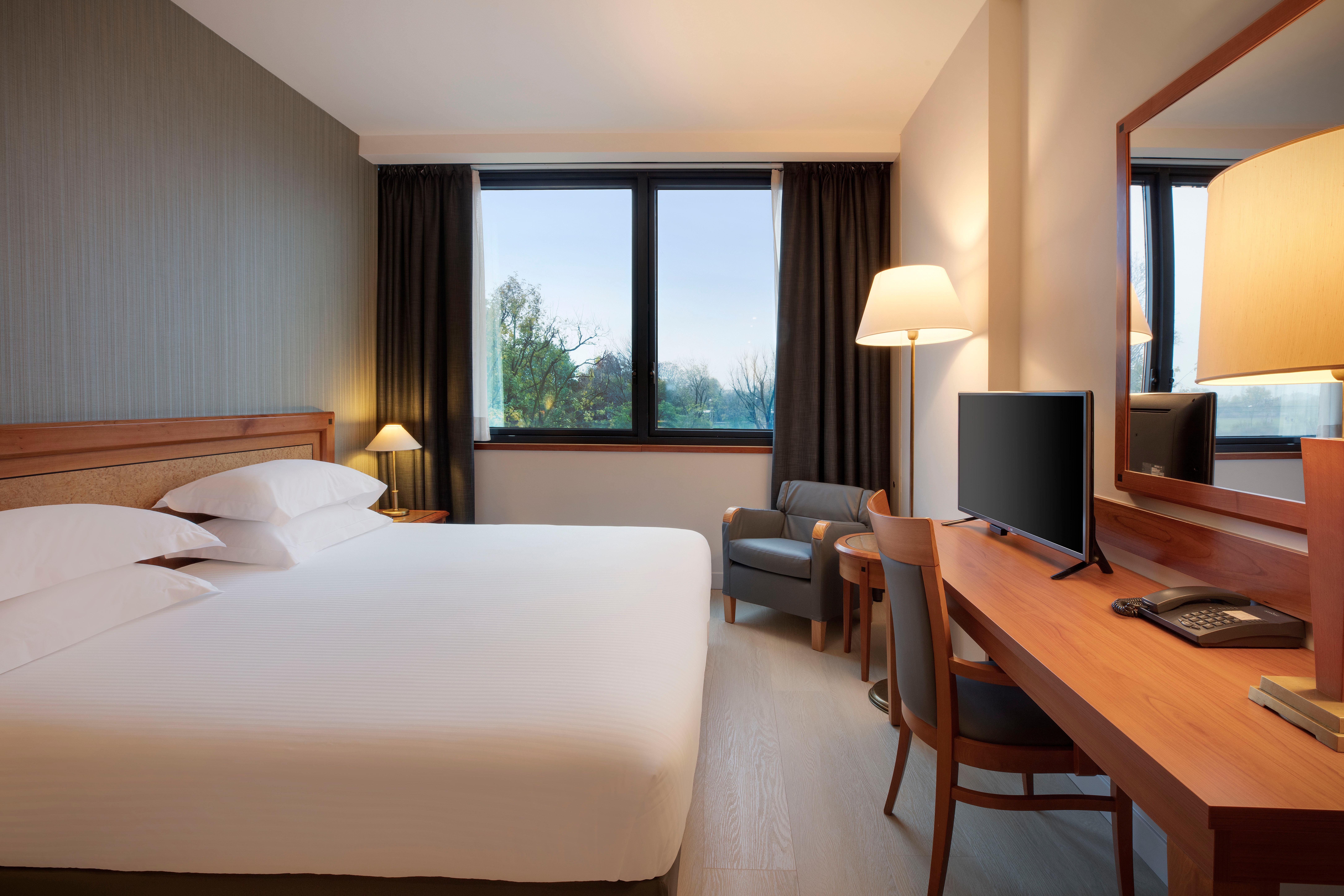 Hotel Crowne Plaza Milan Linate By Ihg San Donato Milanese Exterior foto
