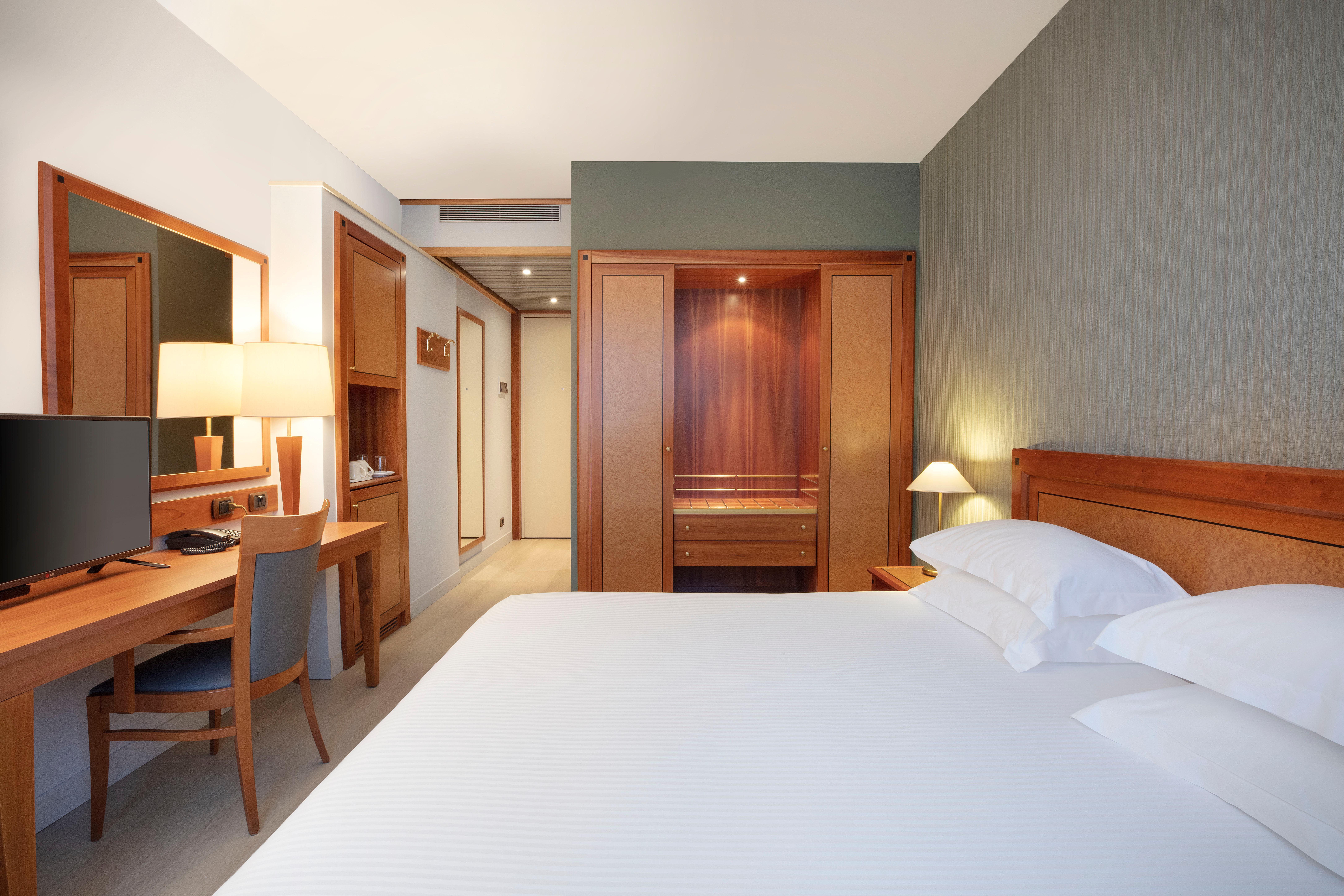 Hotel Crowne Plaza Milan Linate By Ihg San Donato Milanese Exterior foto