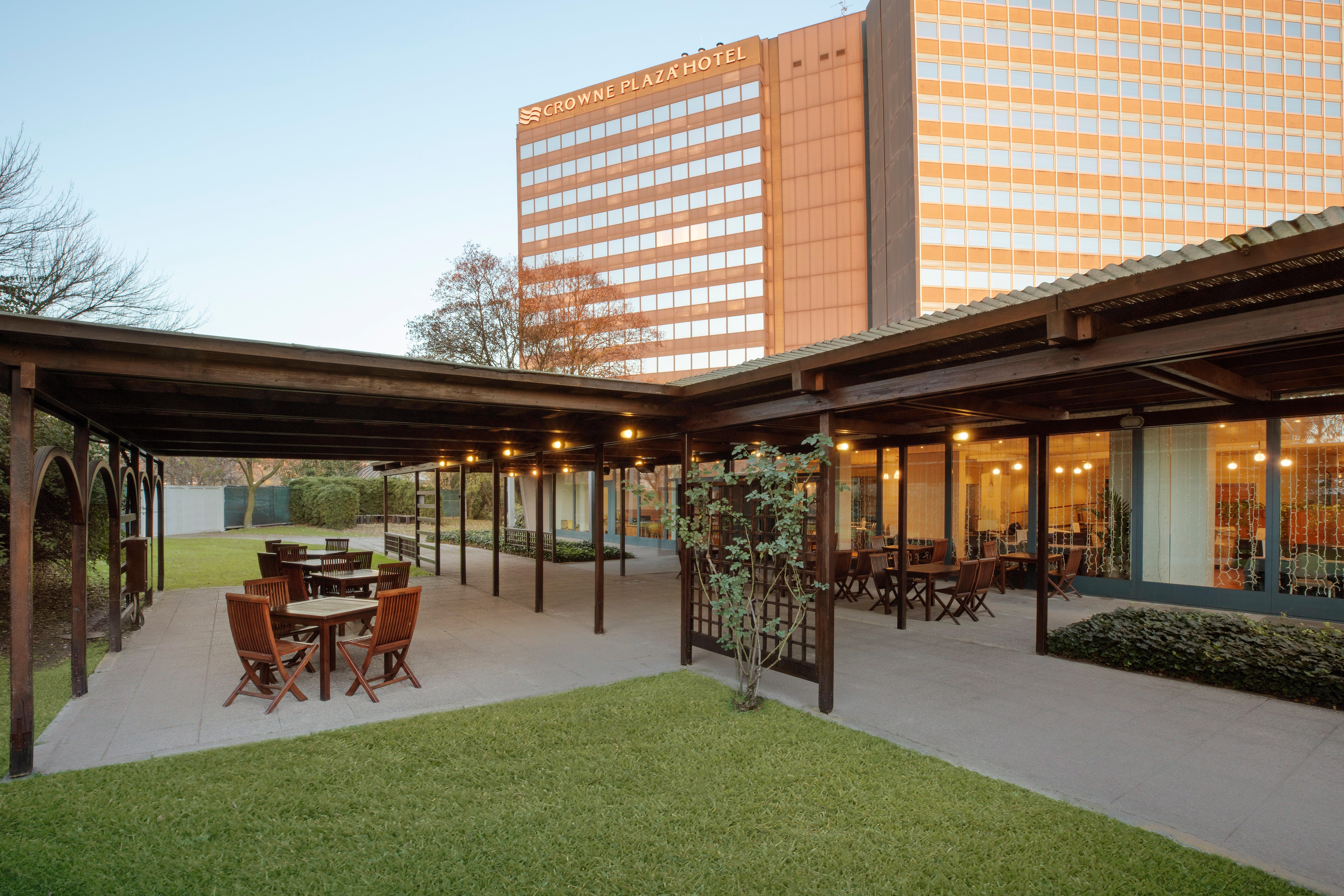 Hotel Crowne Plaza Milan Linate By Ihg San Donato Milanese Exterior foto