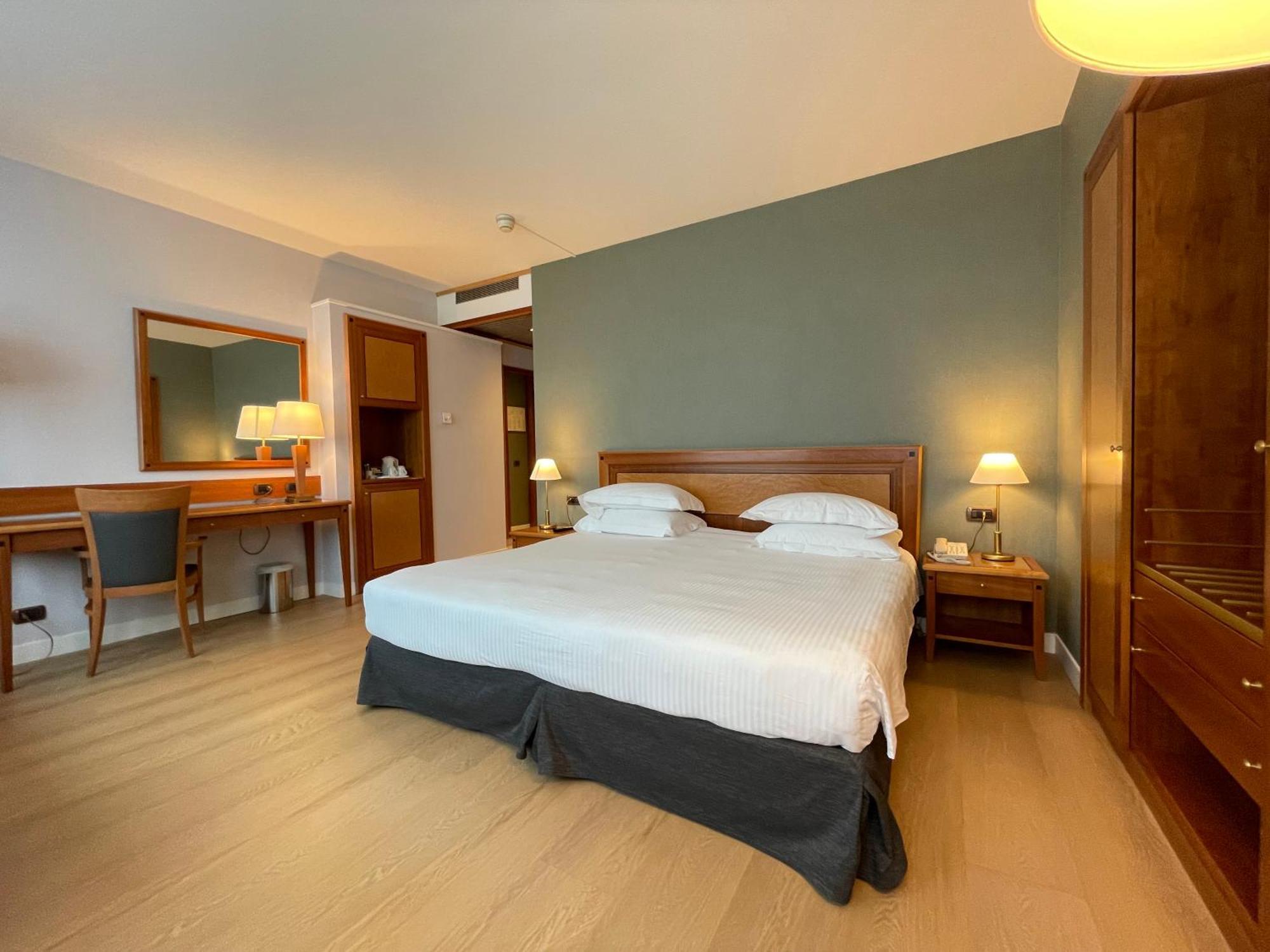 Hotel Crowne Plaza Milan Linate By Ihg San Donato Milanese Exterior foto