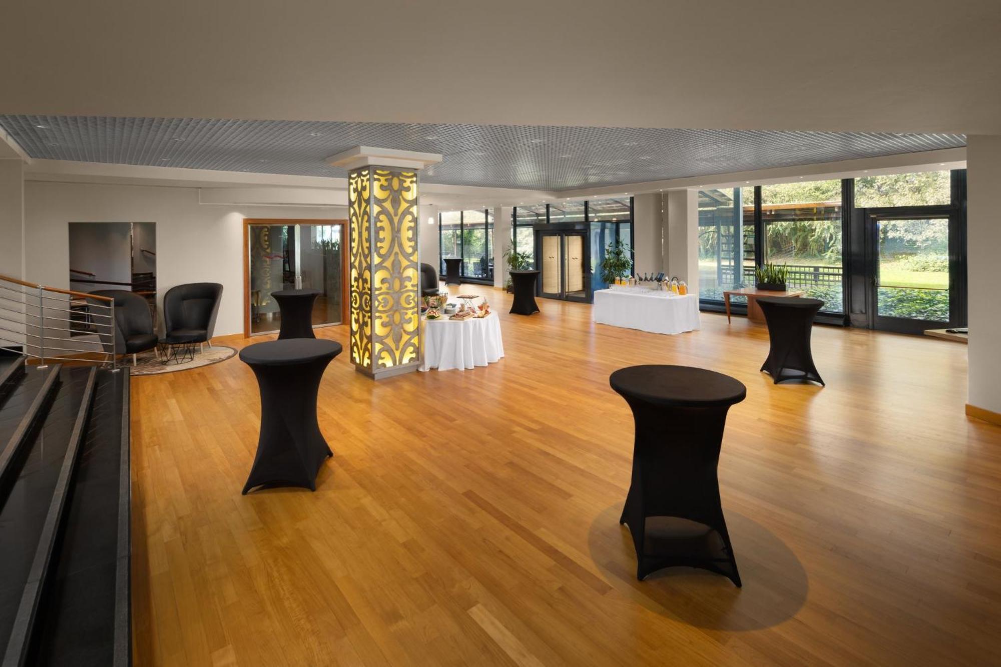 Hotel Crowne Plaza Milan Linate By Ihg San Donato Milanese Exterior foto