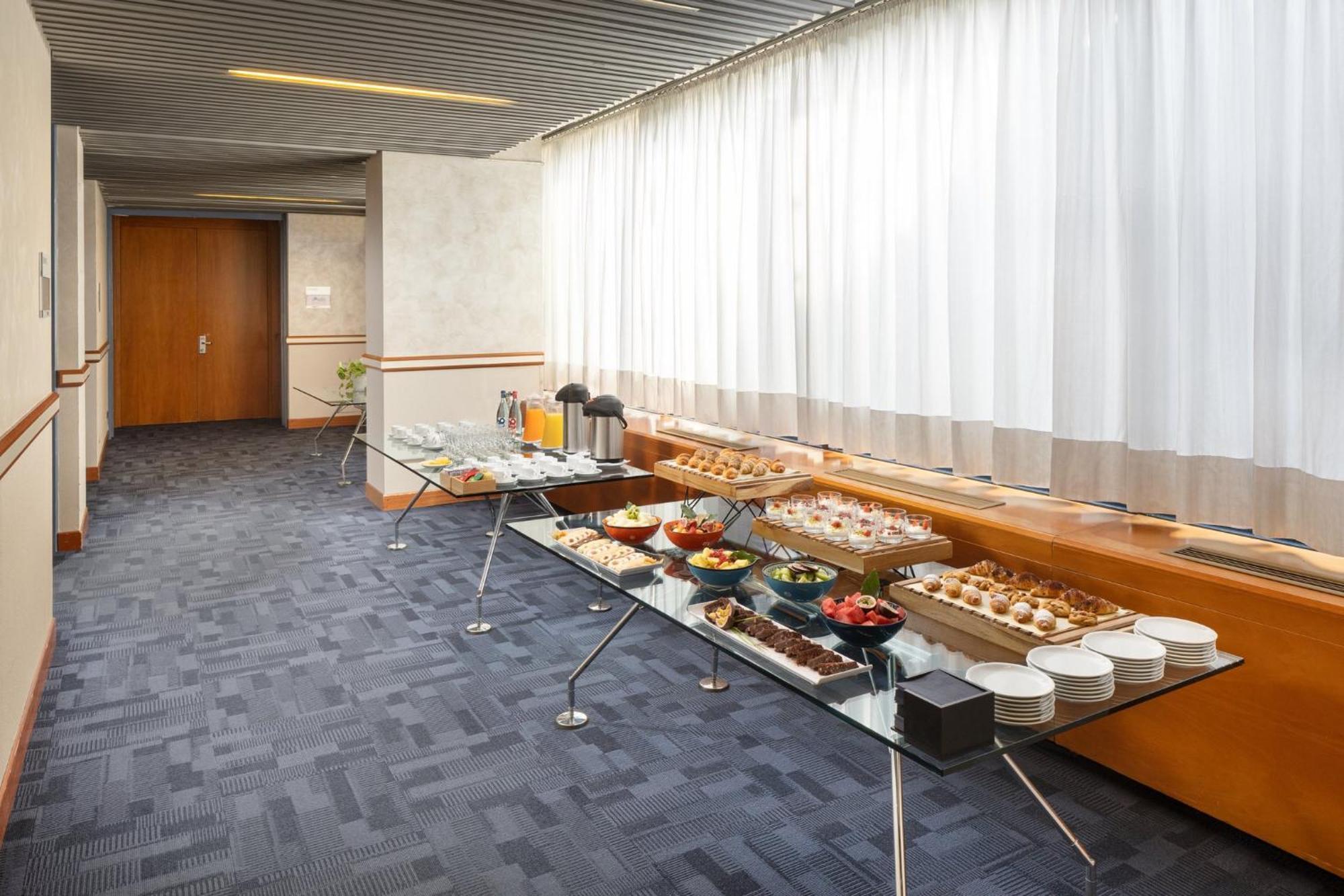 Hotel Crowne Plaza Milan Linate By Ihg San Donato Milanese Exterior foto