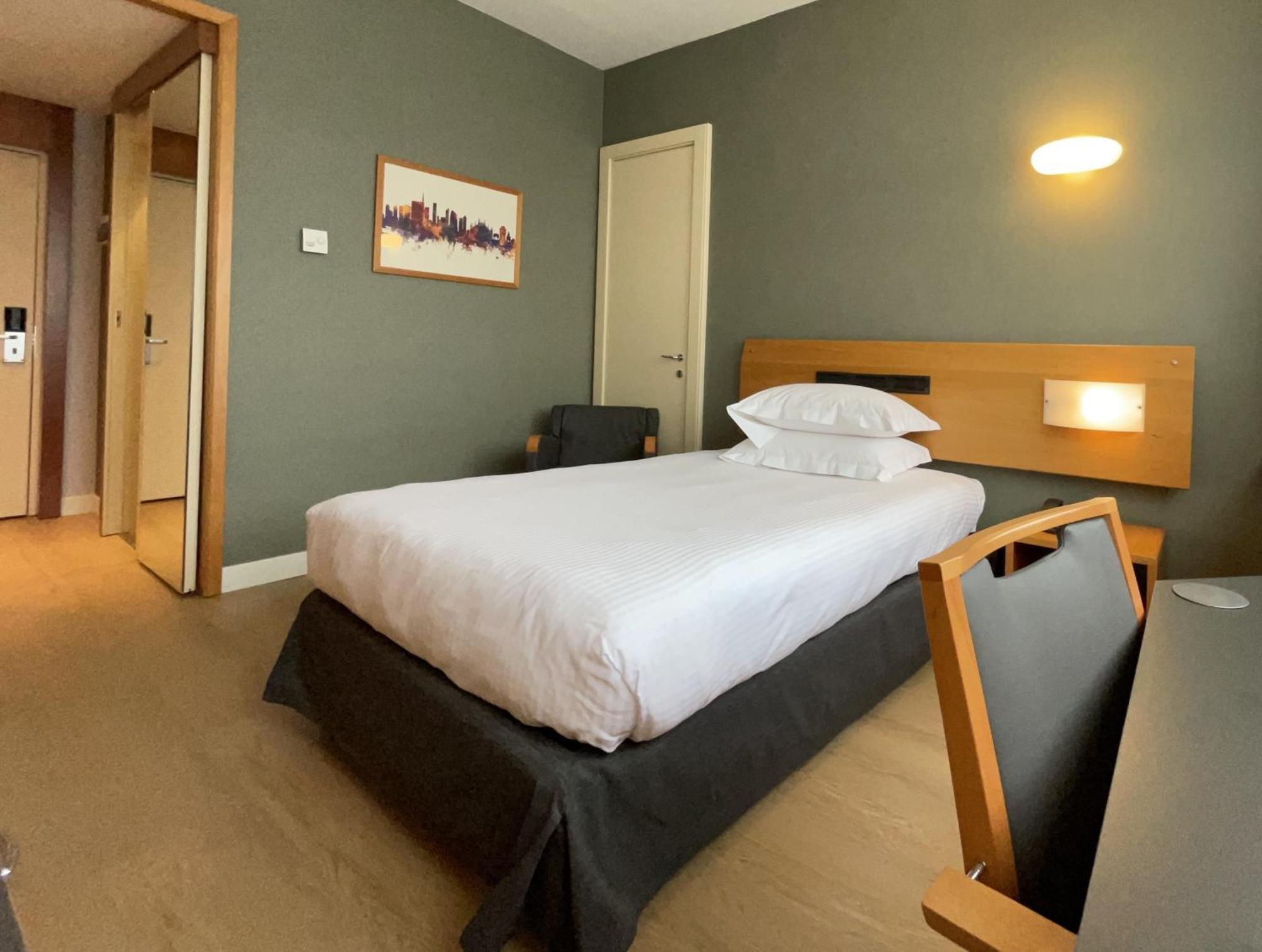 Hotel Crowne Plaza Milan Linate By Ihg San Donato Milanese Exterior foto