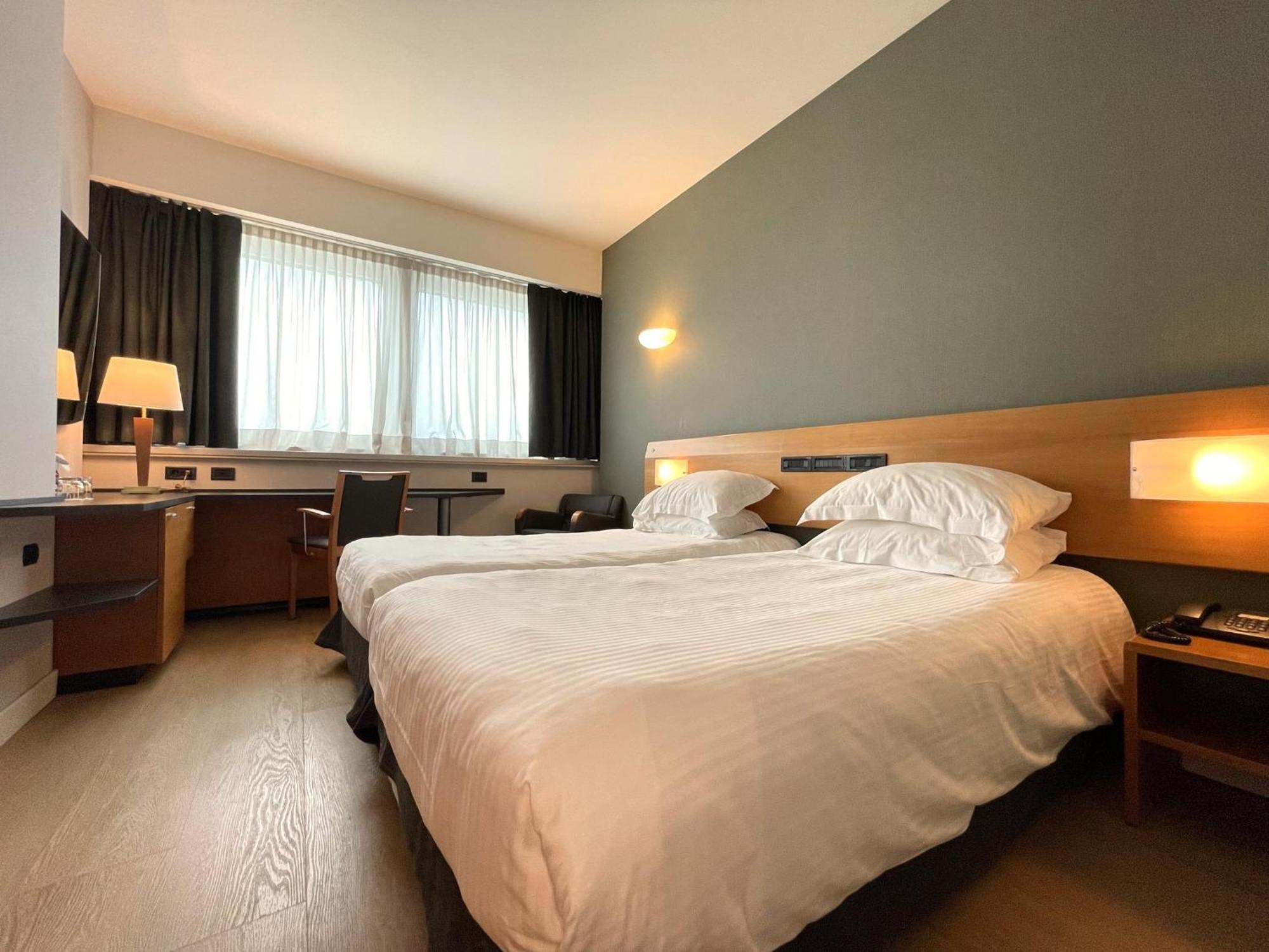 Hotel Crowne Plaza Milan Linate By Ihg San Donato Milanese Exterior foto