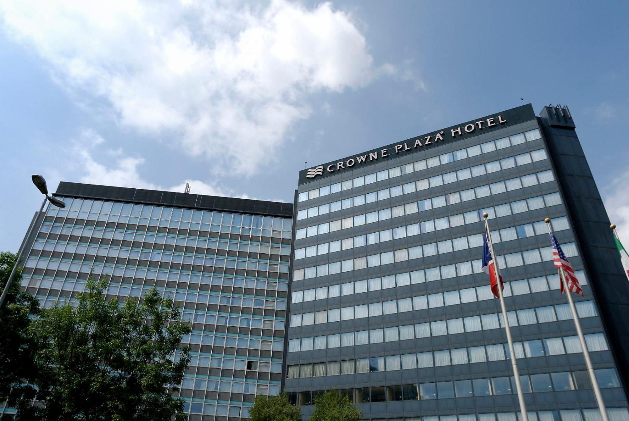 Hotel Crowne Plaza Milan Linate By Ihg San Donato Milanese Exterior foto