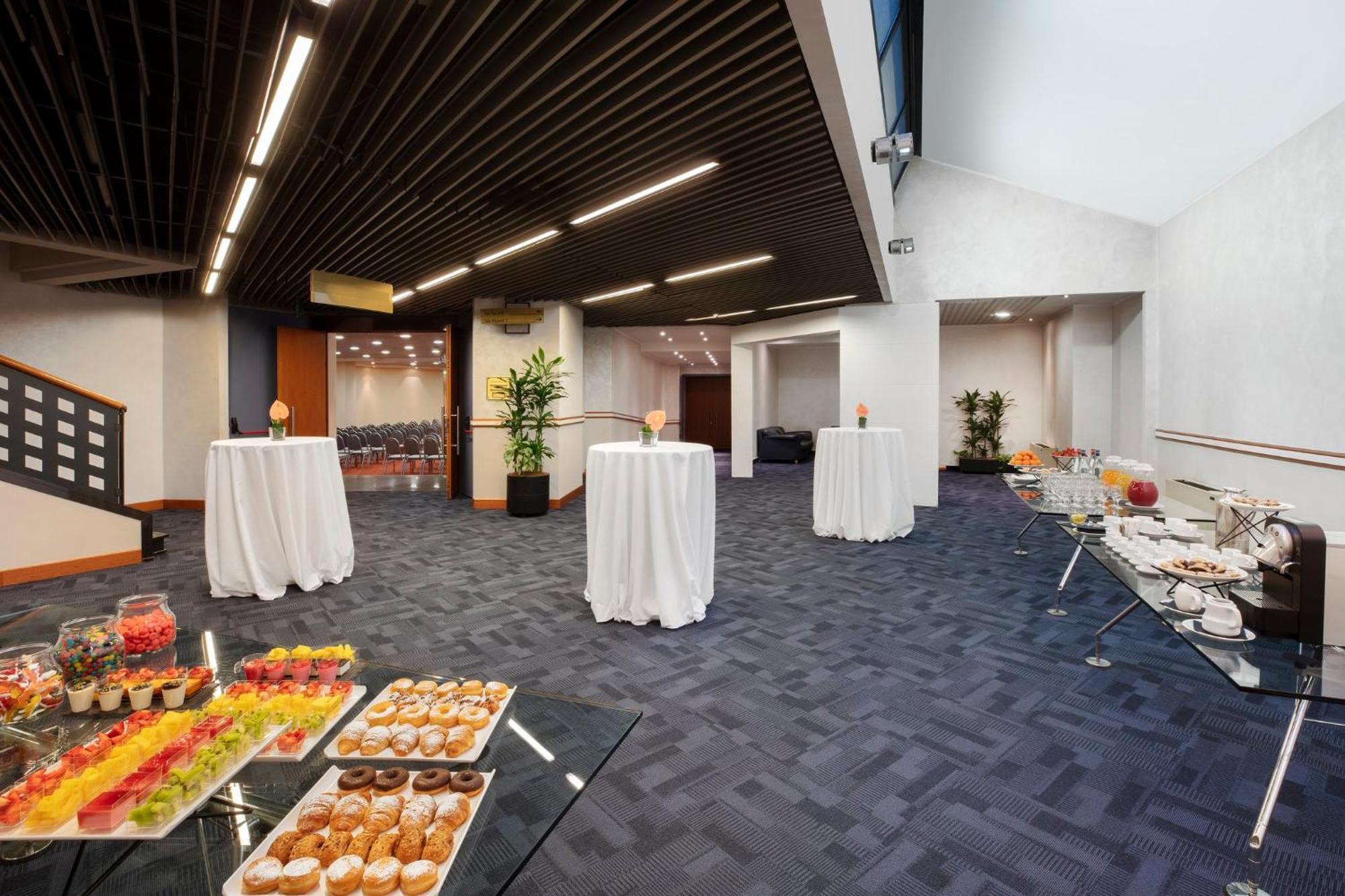 Hotel Crowne Plaza Milan Linate By Ihg San Donato Milanese Exterior foto