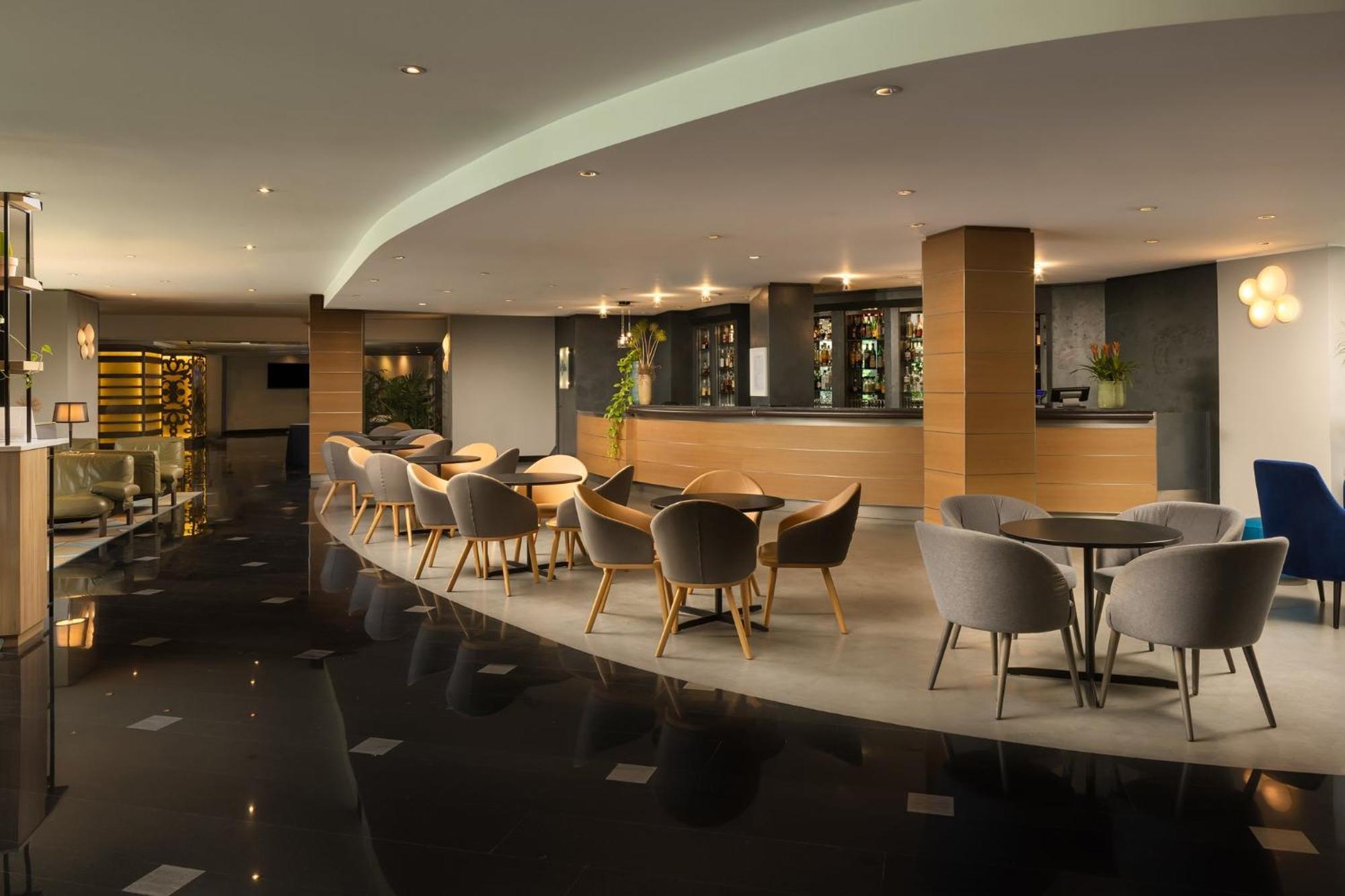 Hotel Crowne Plaza Milan Linate By Ihg San Donato Milanese Exterior foto